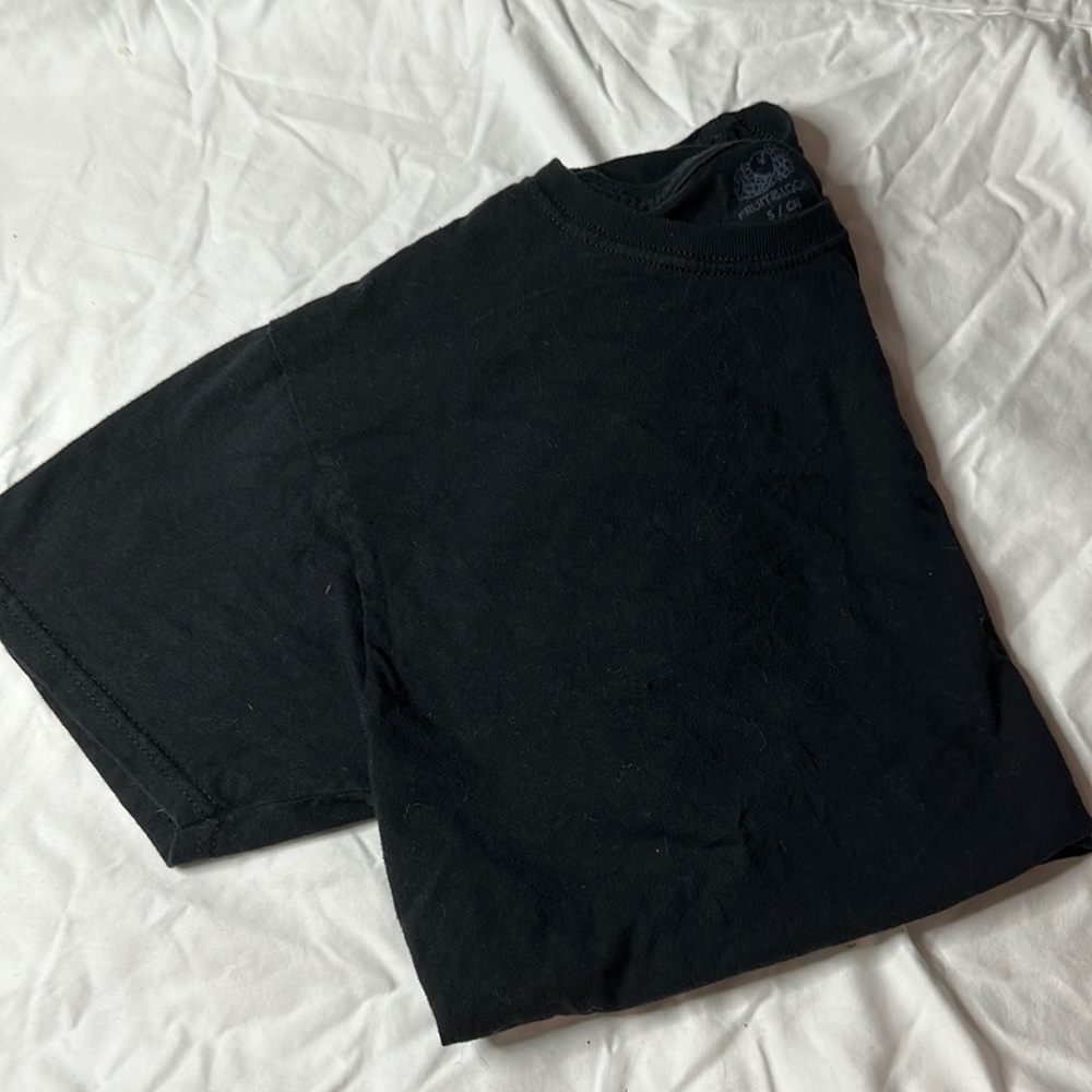 Black t-shirt size small fruit of the loom